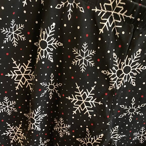 No Boundaries Winter Snowflake Cropped Leggings Juniors Plus Size 21 / XXXL - Picture 3 of 6